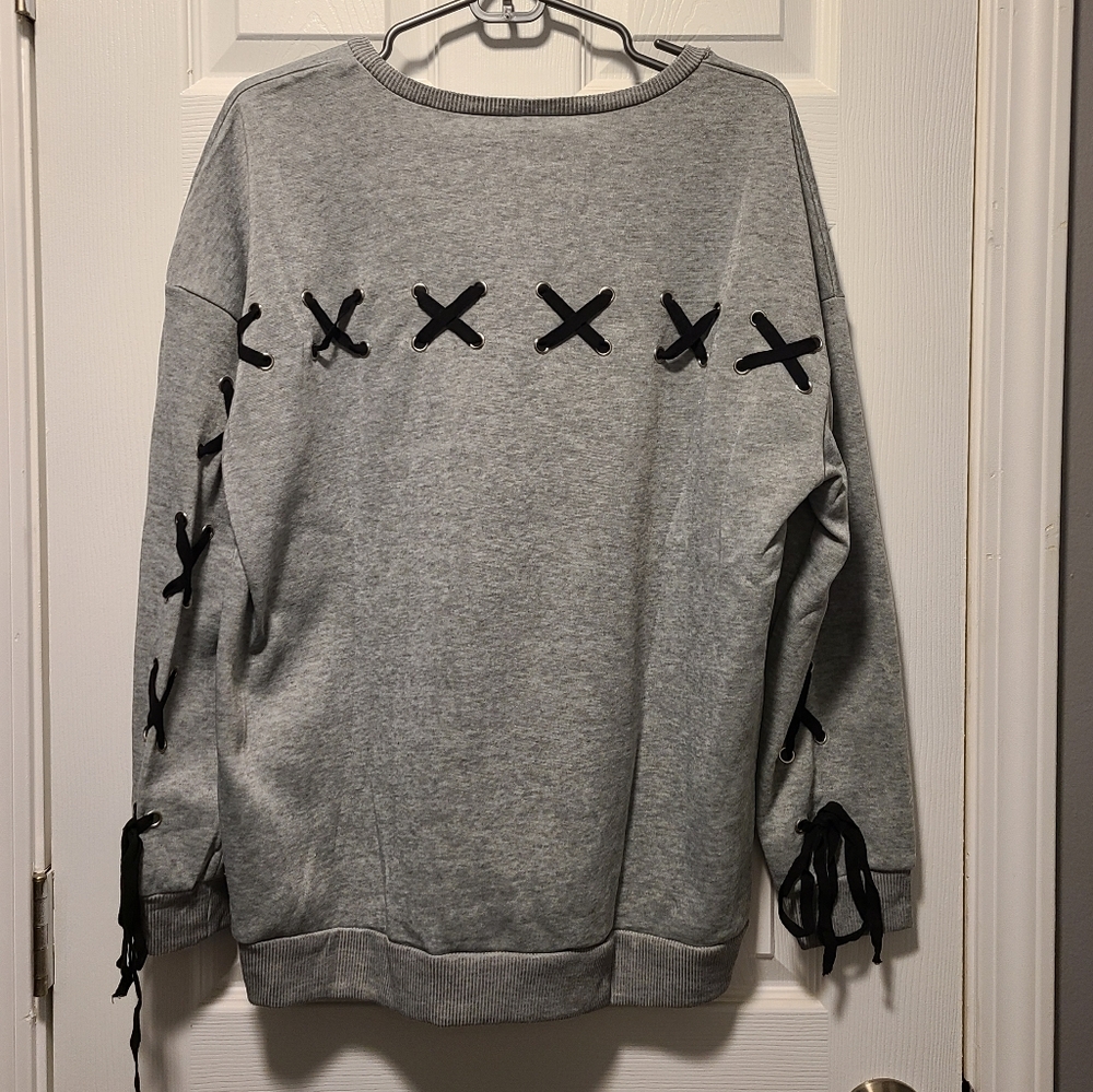 NWOT LACE BACK SWEATSHIRT SIZE XL